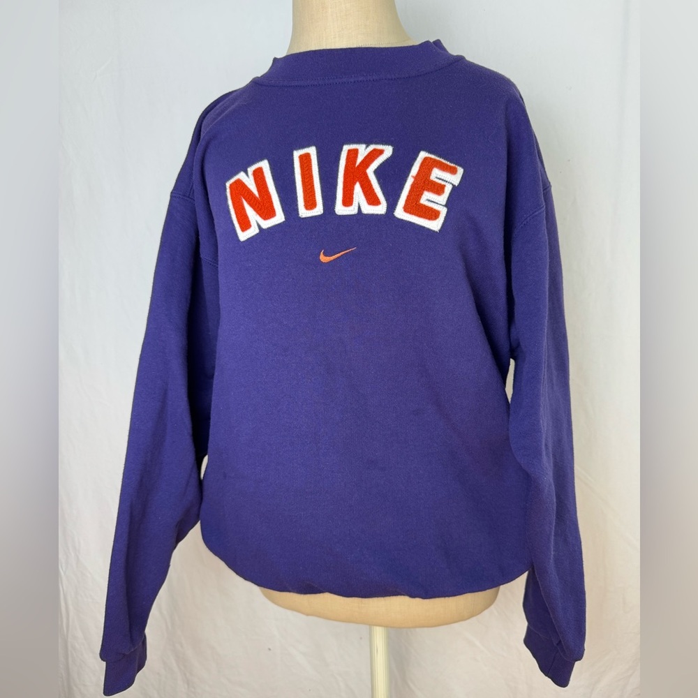 Vintage Nike crewneck
Size M (fits oversized)
Bright color very lightly worn